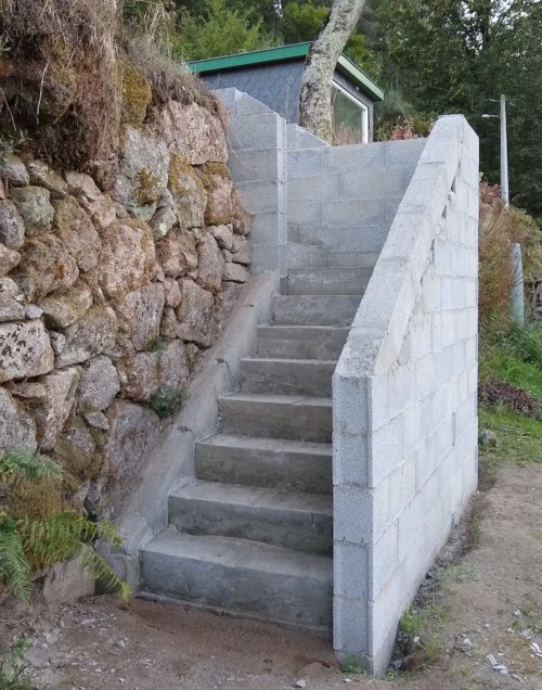 building concrete stairs